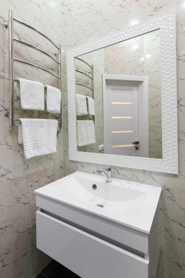 Leogrand One-Bedroom Apartments On Tugan-Baranovskogo 24 Лвив Екстериор снимка